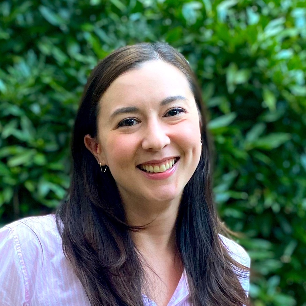 Meet your Posher, Emi